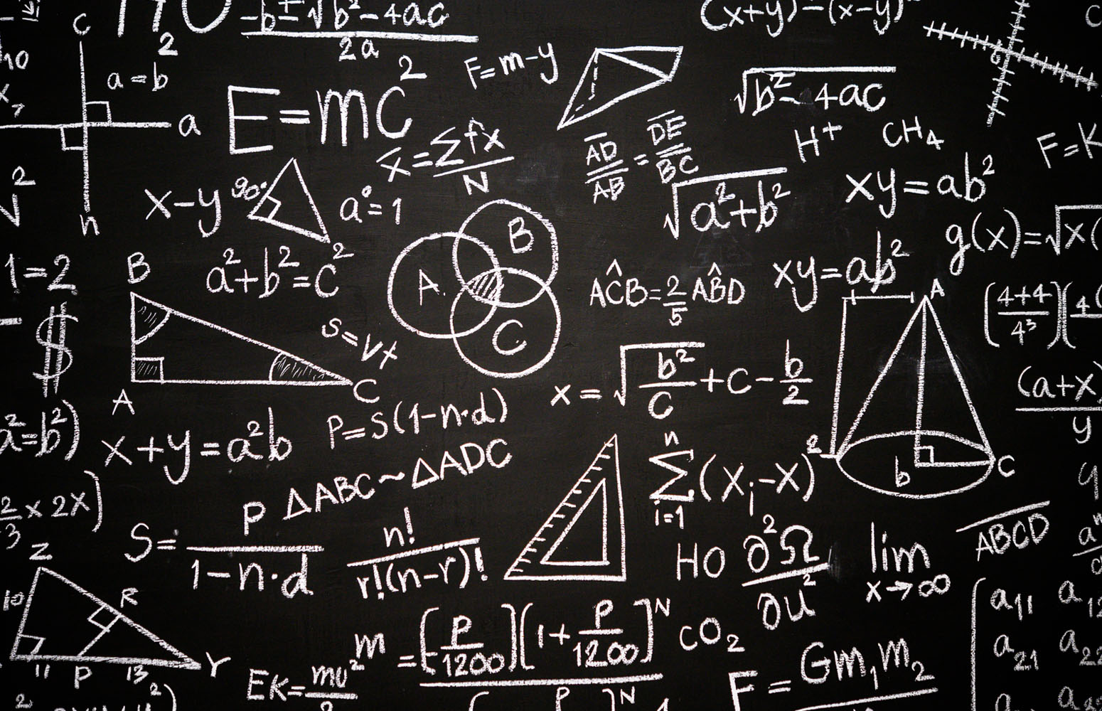 Estudiante en actividad matemática